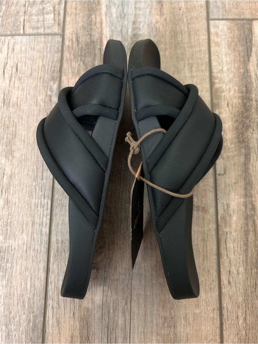 Olukai Ani Slide Beach Sandals Women’s Size 7 Lava Rock Black Comfort NWT - Picture 3 of 6
